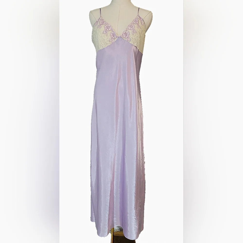 Valerie Stevens Womens Maxi Night Gown Embroidered Floral Front‎ Size Medium